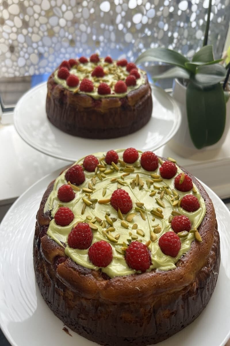 Brownie Pistachio-Raspberries Basque Cheesecake